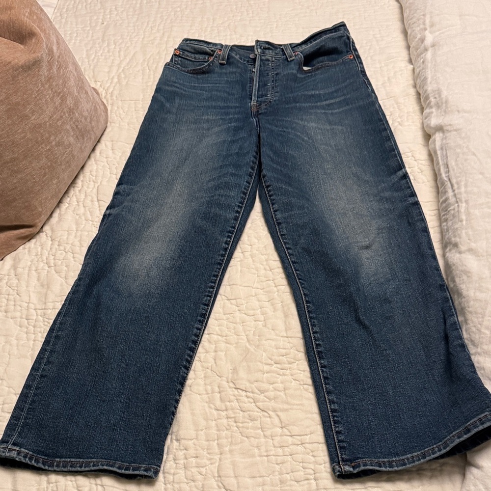 Levi’s Ribcage Straight Ankle in Medium/Dark Wash